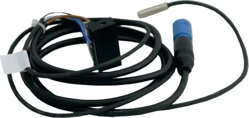 Elektronischer Speicherfühler mit Stecker, hergestellt von Wolf. Der Fühler ist mit einem Kabel verbunden und hat eine Metallsonde am Ende.